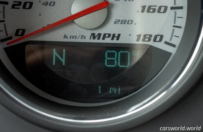 Faresti cadere 5 50K su un Challenger SRT8 2009 di 1 miglio nascosto per 16 anni? / Carscoops